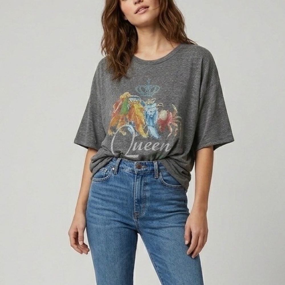 Daydreamer Queen US Tour Merch Graphic Tee Oversized Grey Heather Size Small